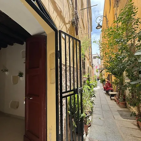 Feriehus Kalma - At The Picturesque Via Stretta Cagliari