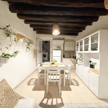 Kalma - At The Picturesque Via Stretta * Cagliari